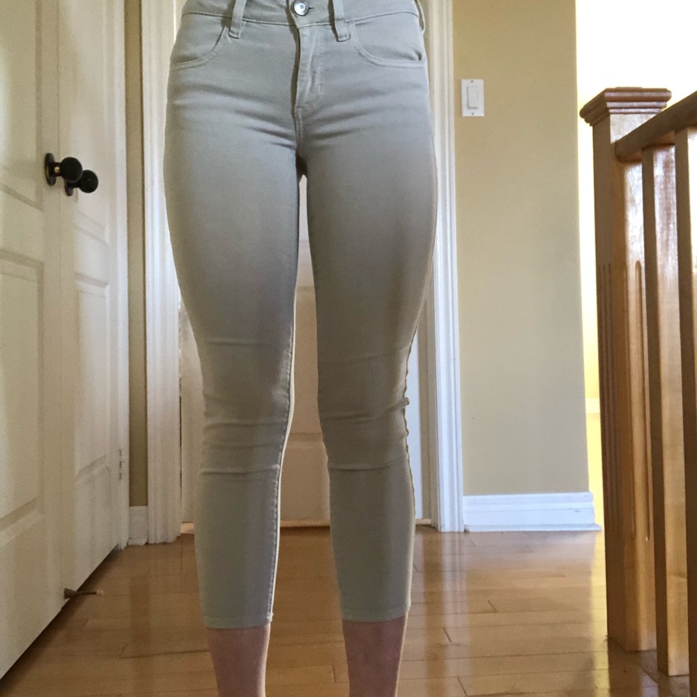 Cropped off-white American Eagle Jeans